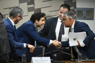 galipolo-afirma-em-cpi-que-reuniao-com-lula-e-vorcaro-teve-carater-tecnico