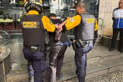 ladrao-engole-cordao-de-ouro-durante-furto-e-vai-preso-no-centro-do-rio