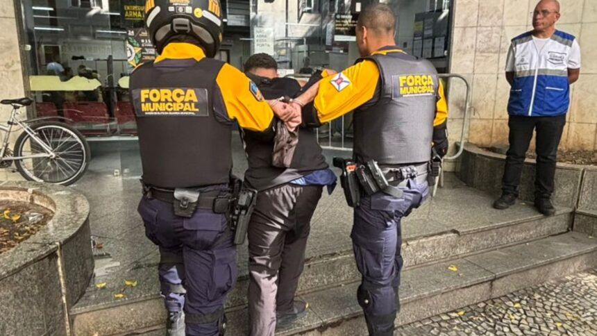 ladrao-engole-cordao-de-ouro-durante-furto-e-vai-preso-no-centro-do-rio