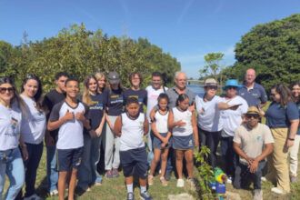 estudantes-da-rede-municipal-atuam-na-recuperacao-da-mata-ciliar-do-rio-ururai