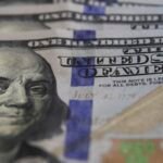 dolar-cai-a-r$-5,10-e-bolsa-bate-recorde-com-tregua-entre-eua-e-ira