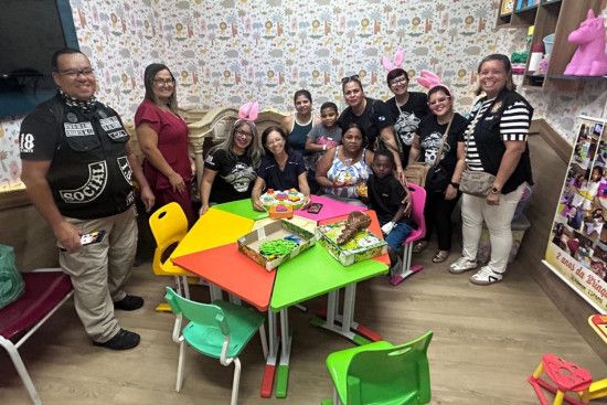 moto-clube-feminino-de-campos-promove-acao-solidaria-na-pediatria-do-hfm