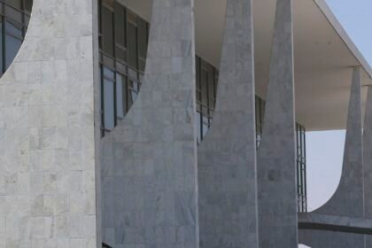 terceirizados-do-governo-tem-reducao-de-jornada-e-auxilio-para-creche