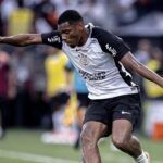 andre-e-expulso-por-gesto-obsceno-e-levanta-debate-sobre-postura