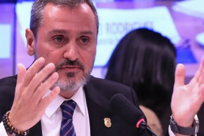 policia-federal-retira-credenciais-de-agente-de-imigracao-dos-eua