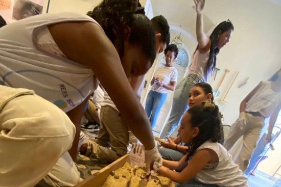 acao-educativa-leva-estudantes-ao-universo-da-arqueologia-no-museu-historico