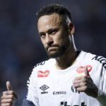 neymar-discute-com-torcedores-apos-empate-do-santos-na-sul-americana-–-esporte-news-mundo