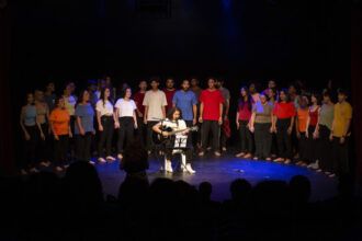 teatro-de-bolso-celebra-58-anos-com-apresentacoes-de-teatro,-canto-e-danca