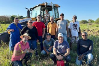 prefeitura-reforca-apoio-a-agricultores-com-preparo-da-terra-e-capacitacao