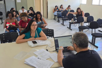 candidatos-aprovados-no-concurso-do-psf/2008-comecam-a-assinar-termos-de-posse