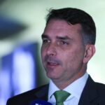 flavio-bolsonaro-afirma-na-agrishow-que-governo-lula-trata-agro-‘como-lixo’
