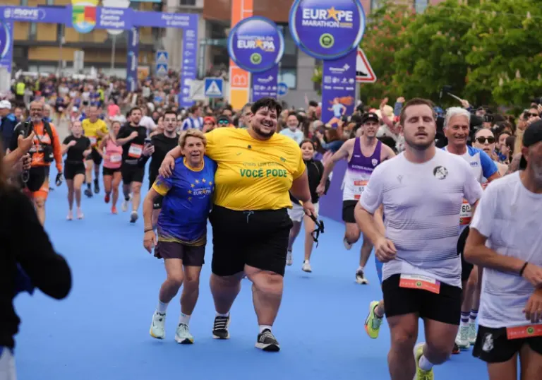 video:-influenciador-de-200-kg-emociona-ao-completar-maratona-em-portugal