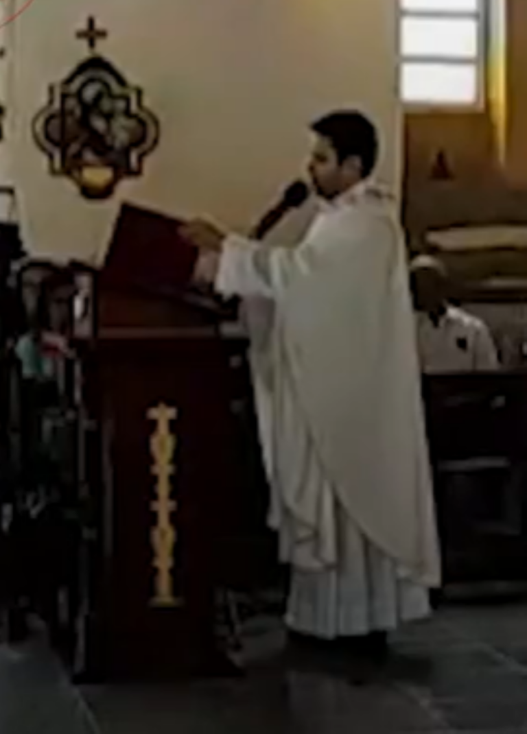 video:-padre-que-atacou-preta-gil-faz-pedido-publico-de-desculpas-apos-acordo-na-justica