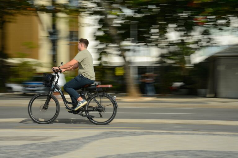 audiencia-na-camara-do-rio-vai-discutir-decreto-da-prefeitura-sobre-circulacao-de-ciclomotores,-bicicletas-e-patinetes-eletricos