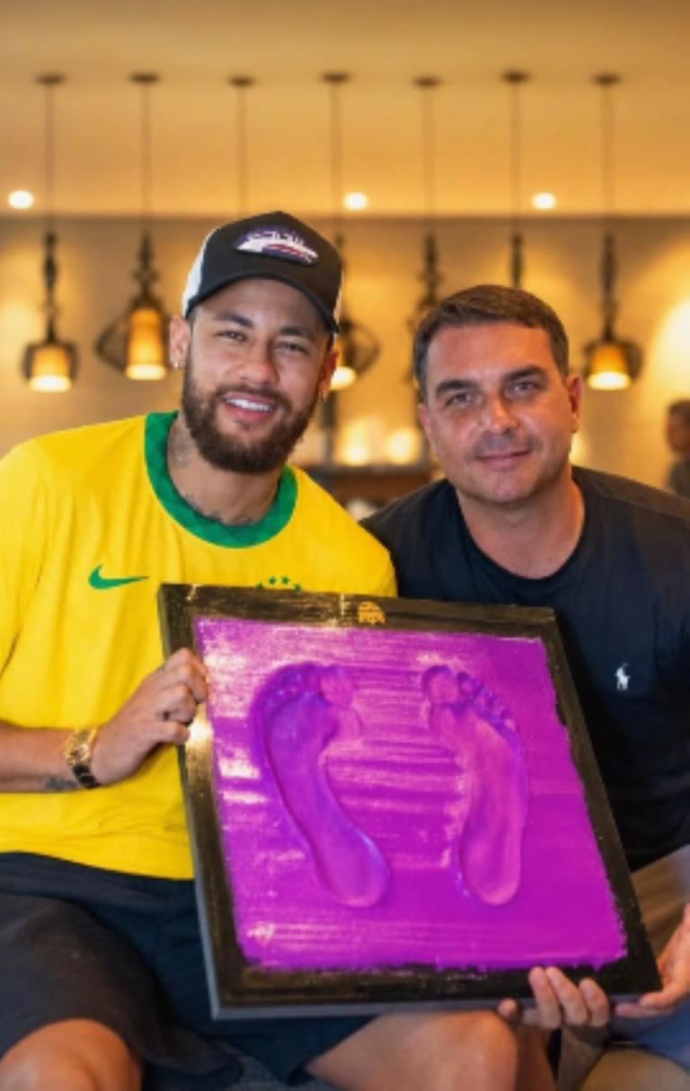 neymar-e-exaltado-por-flavio-e-eduardo-bolsonaro-apos-volta-a-selecao