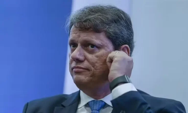 contra-o-fim-da-escala-6×1,-tarcisio-diz-que-e-preciso-“cuidar-do-empregador”