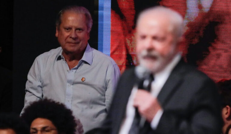 apos-diagnostico-de-cancer,-jose-dirceu-recebe-ligacao-de-lula-no-hospital
