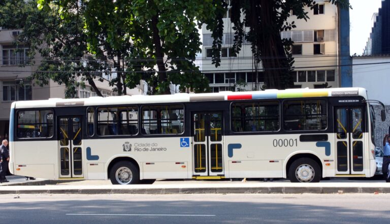 prefeitura-nega-entrega-de-onibus-a-real-e-vila-isabel