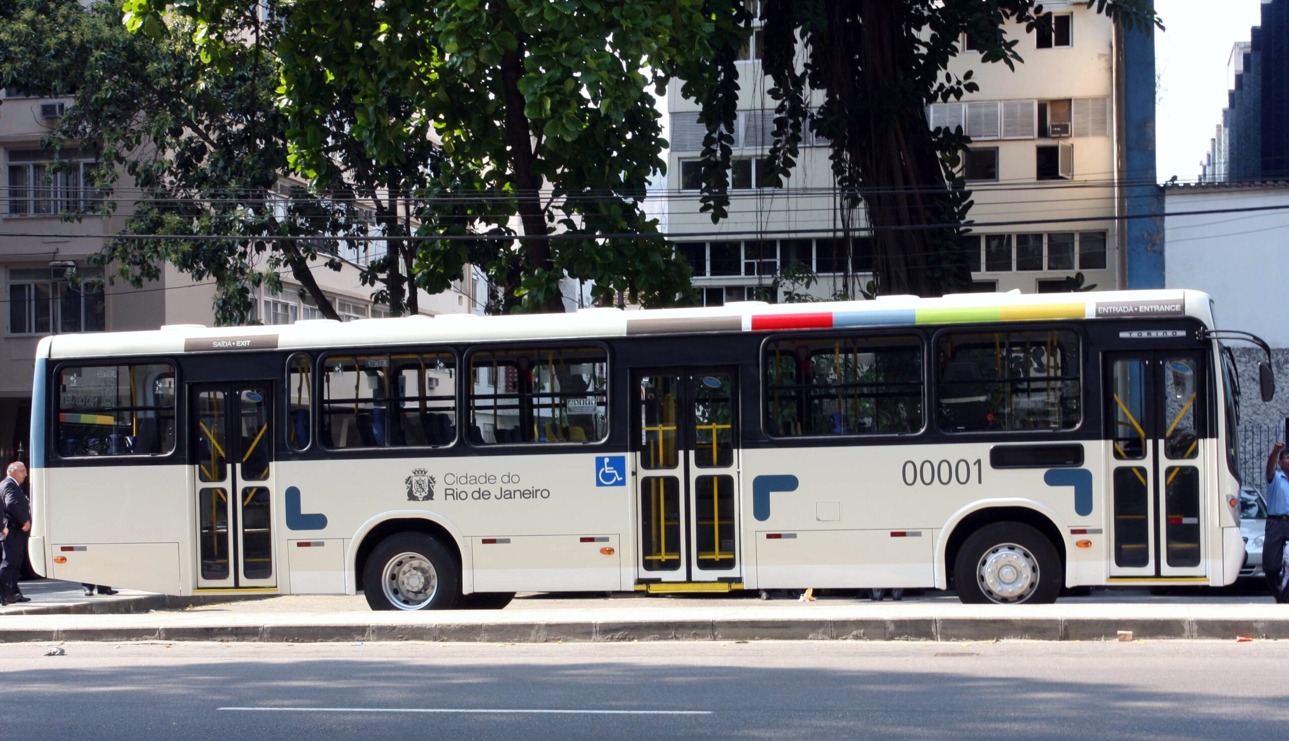 prefeitura-nega-entrega-de-onibus-a-real-e-vila-isabel