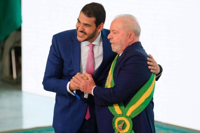 lula-leva-jorge-messias-a-ato-com-tom-eleitoral-apos-voltar-a-discutir-indicacao-ao-stf