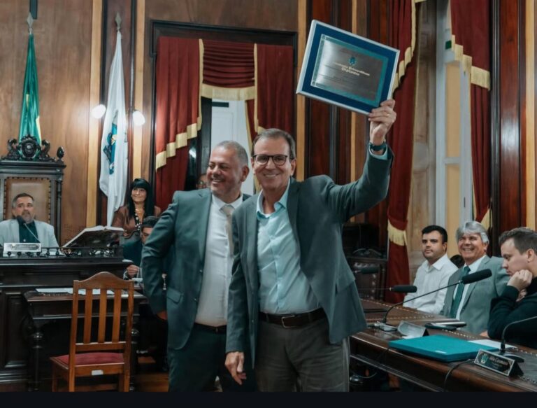 eduardo-paes-recebe-titulo-de-cidadao-petropolitano-em-visita-a-regiao-serrana