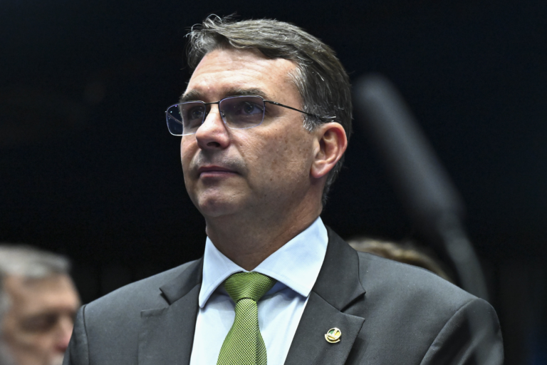 elo-com-vorcaro-faz-flavio-bolsonaro-perder-apoio-entre-eleitores-nao-radicalizados