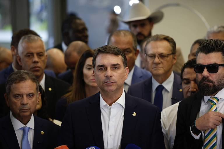 “ponta-do-iceberg”:-o-alerta-no-centrao-apos-visita-de-flavio-bolsonaro-a-vorcaro