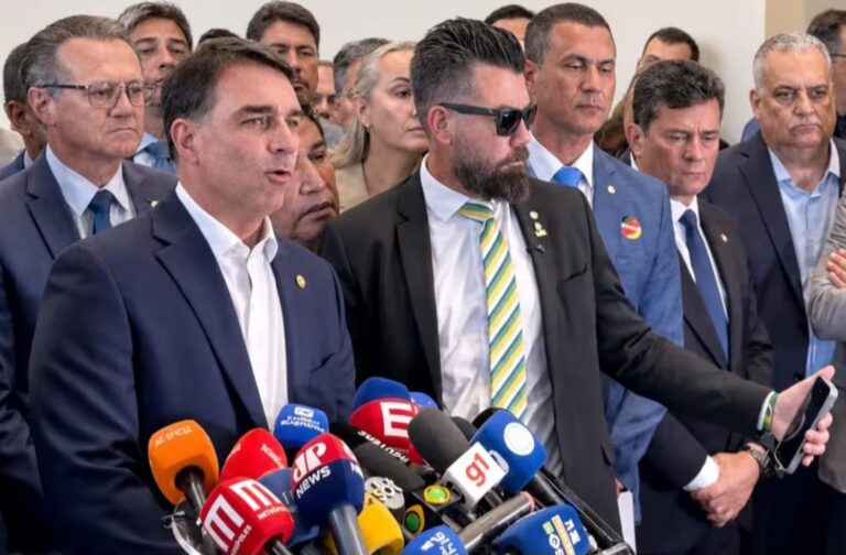 sergio-moro-foge-de-flavio-bolsonaro-e-e-protegido-pela-globo.-por-moises-mendes