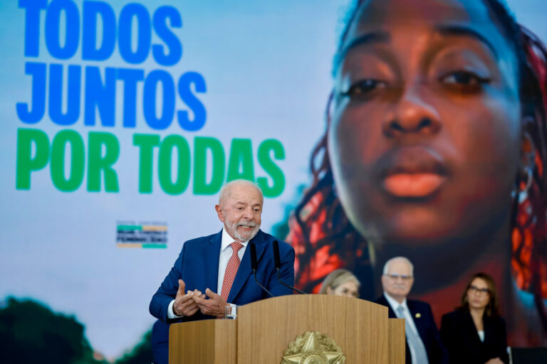 lula-assina-decretos-para-responsabilizar-big-techs-e-proteger-mulheres-nas-redes