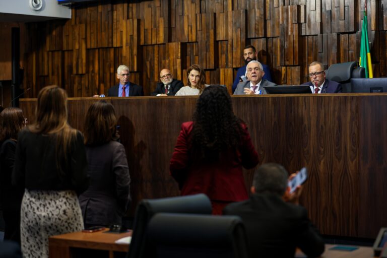 alerj-aprova-mudanca-no-regimento-que-acelera-indicacoes-para-o-tce;-psol-ameaca-recorrer-a-justica