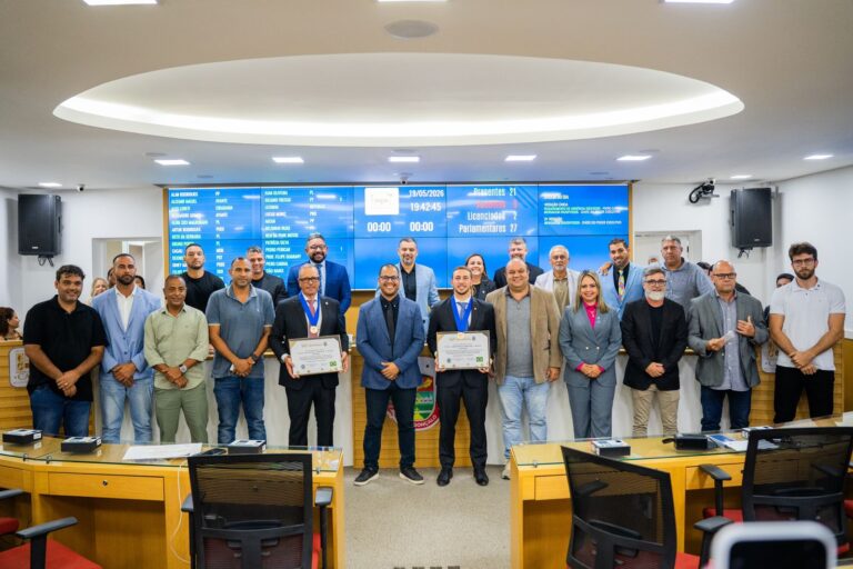 vice-presidente-da-alerj,-guilherme-delaroli-recebe-homenagem-na-camara-de-sao-goncalo