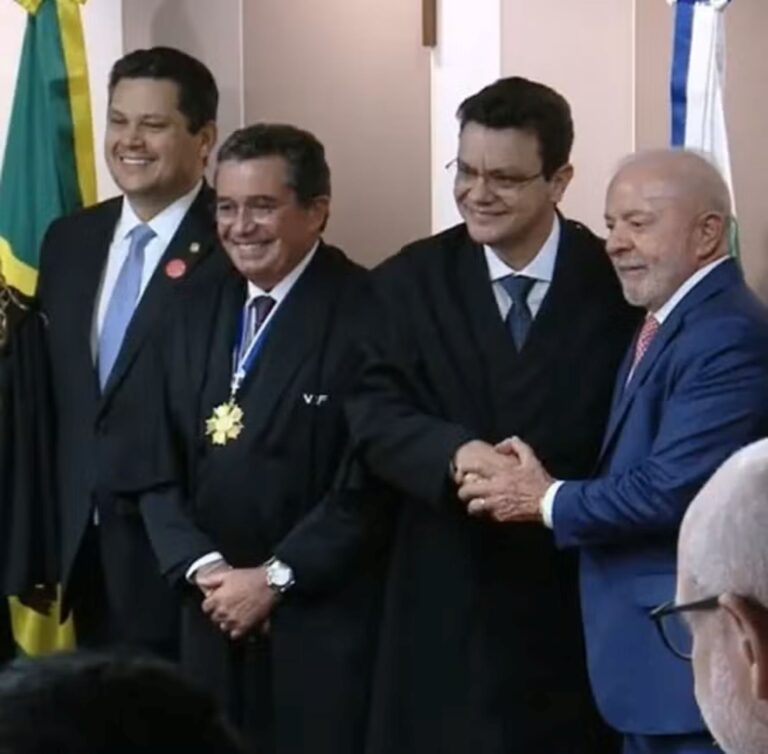 lula-e-davi-alcolumbre-voltam-a-se-encontrar-durante-posse-no-tcu