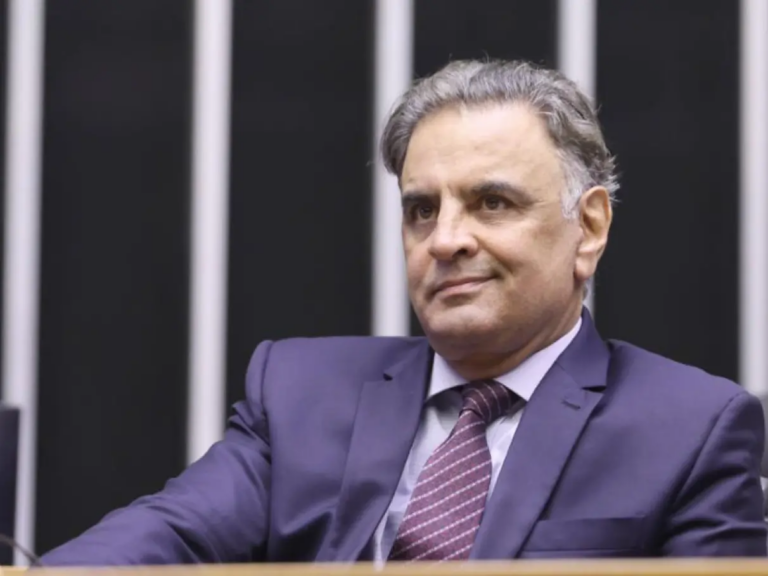 aecio-neves-reaparece-como-opcao-do-psdb-apos-desgaste-de-flavio-bolsonaro