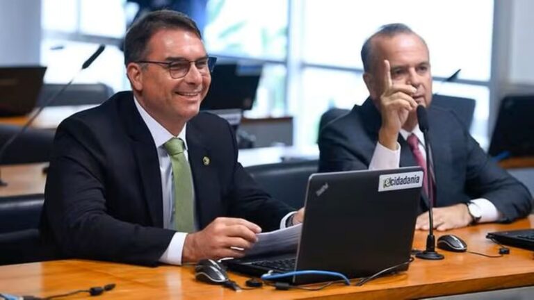 flavio-bolsonaro-aposta-em-revisao-da-reforma-tributaria-para-superar-crise-com-vorcaro