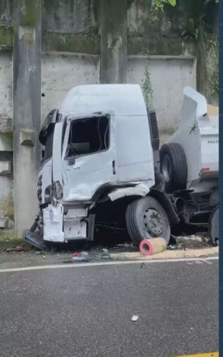 acidente-na-rio-santos-deixa-motorista-morto-e-provoca-interdicao-em-mangaratiba