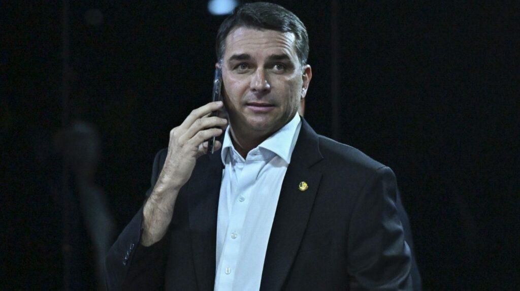 caso-master:-“mentiras-de-flavio-bolsonaro-nao-surpreendem-ninguem”,-diz-estadao