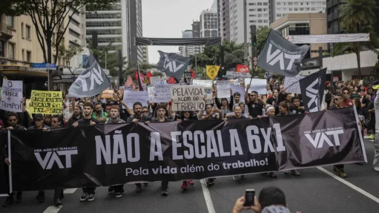 sakamoto:-empresarios-chiam,-mas-lula-quer-fim-da-escala-6×1-valendo-ja-em-2026