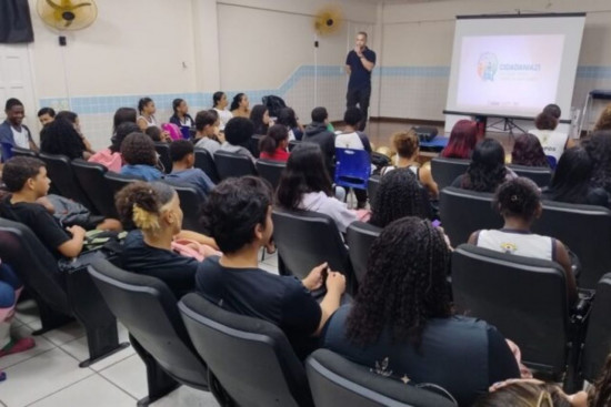 cidadania-21-leva-informacoes-sobre-cyberbullying-a-em.-jose-do-patrocinio