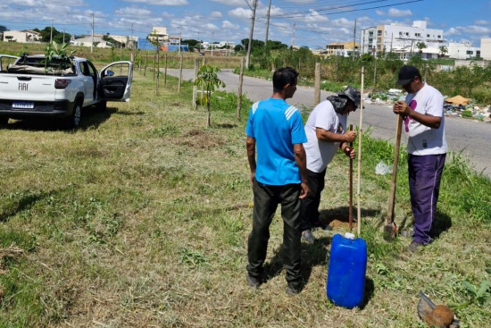 prefeitura-faz-manutencao-no-bosque-flamboyant-e-reforca-preservacao