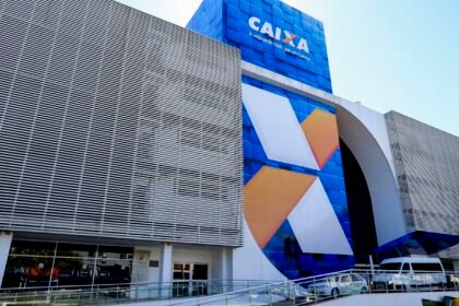 caixa-e-bb-liberam-abono-salarial-para-nascidos-em-maio-e-junho
