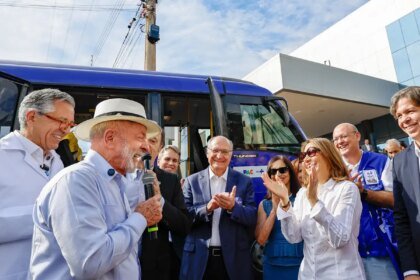 “aqui-nao-tem-dinheiro-do-vorcaro”,-diz-lula-em-visita-a-hospital