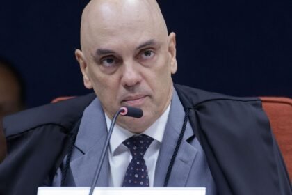 moraes-pede-parecer-da-pgr-sobre-incluir-jair-e-flavio-em-inquerito