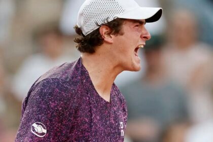 joao-fonseca-vira-sobre-croata-e-vai-encarar-djoko-em-roland-garros