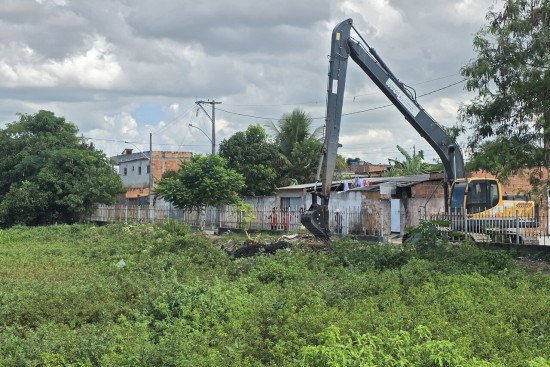 limpeza-de-canal-no-novo-eldorado-avanca-e-reforca-prevencao-de-alagamentos