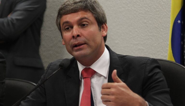 ‘flavio-bolsonaro-nao-vai-conseguir-se-livrar-de-suas-ligacoes-com…
