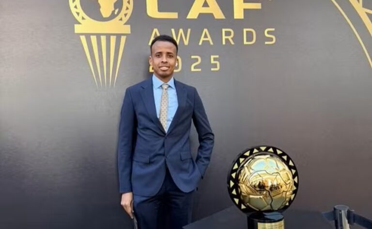 arbitro-da-somalia-que-apitaria-na-copa-e-barrado-e-deportado-dos-eua