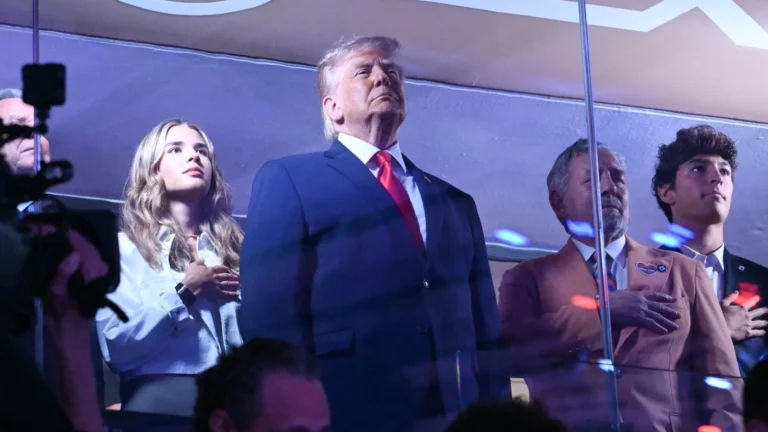 video:-trump-e-vaiado-em-nova-york-ao-aparecer-no-telao-na-final-da-nba