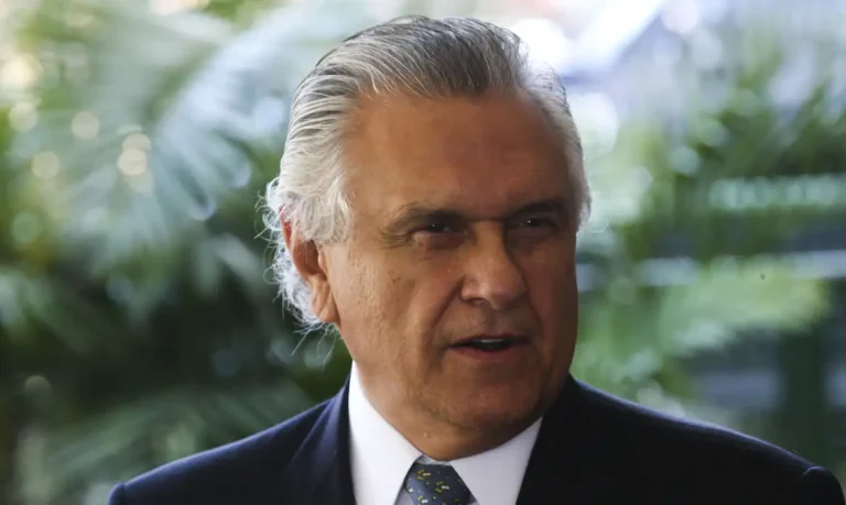 caiado-cobra-explicacoes-de-flavio-bolsonaro-sobre-ligacao-com-daniel-vorcaro