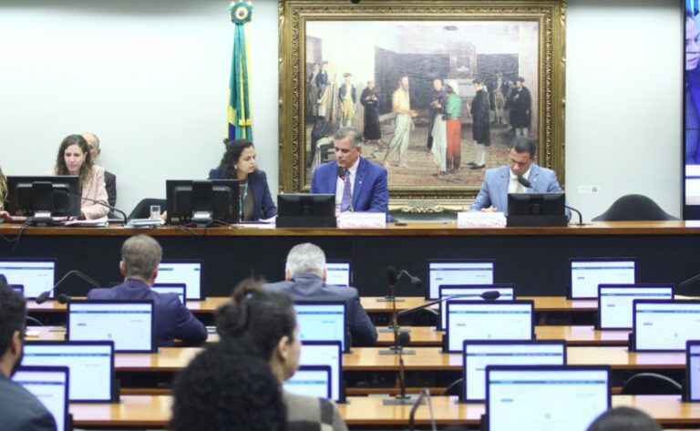 camara-adia-votacao-de-pec-que-reduz-maioridade-penal-para-16-anos