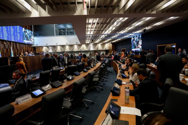 deputados-da-alerj-articulam-abrir-mao-de-emendas-impositivas